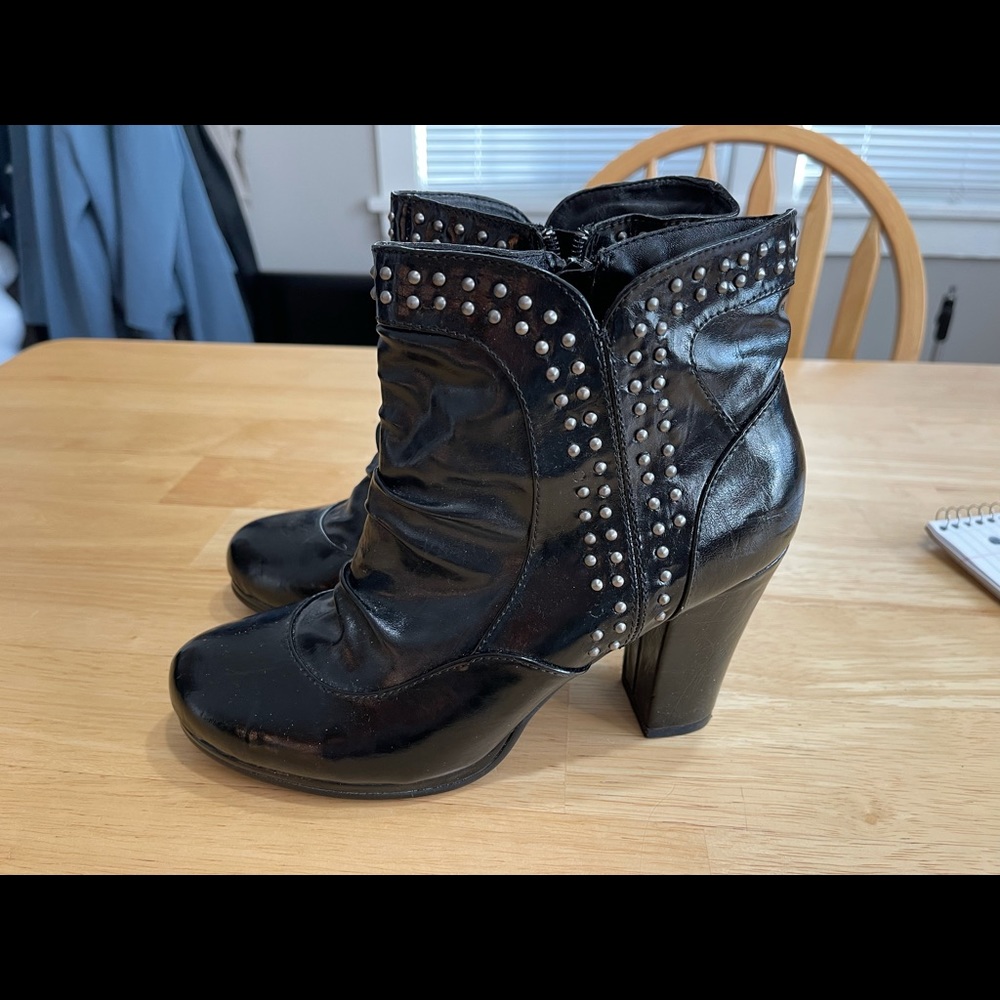 Vigoss Hulk black ankle boots size 9